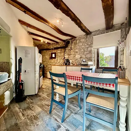 Hisa Gradnikova Tolmin