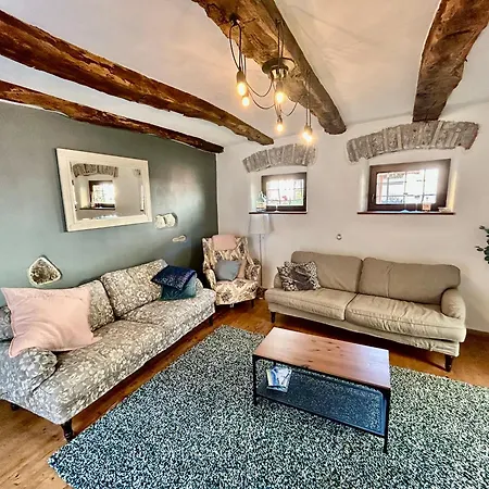 Počitniška hiša Hisa Gradnikova *