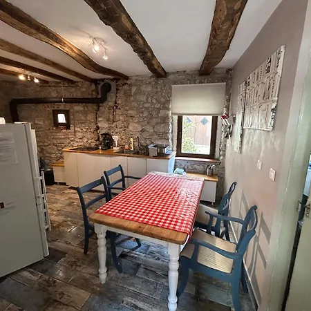 Hisa Gradnikova * Tolmin