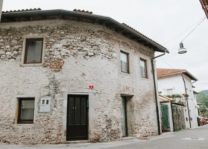 Hisa Gradnikova * Tolmin